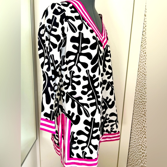 Gretchen Scott Designs Tunic. Size MED. Wear with white jeans or as a coverup! - Picture 3 of 6